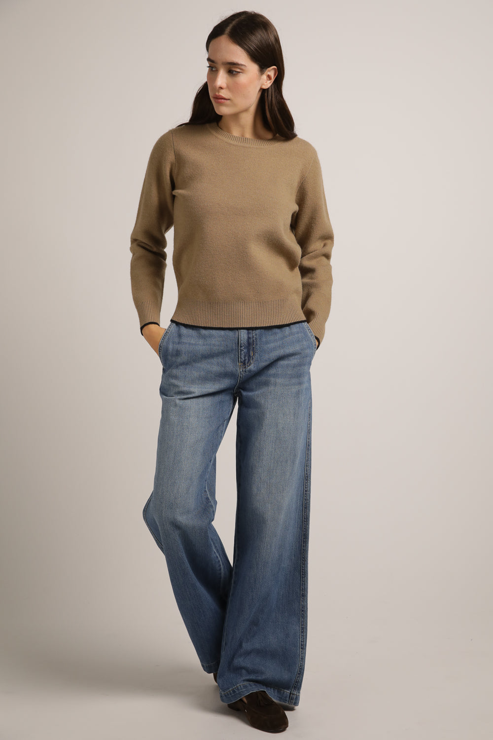 חולצת סריג עם לוגו המותג בגב | קנת קול