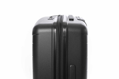 מזוודה קשיחה בינונית 24'' ESSENTIAL בצבע שחור