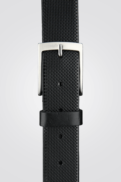 KENNETH COLE - חגורת עור שחורה עם אבזם מרובע - MASHBIR//365