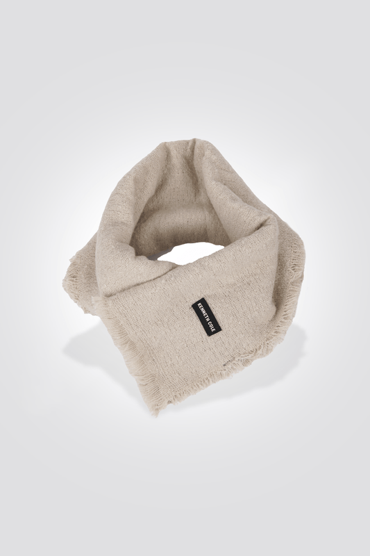 KENNETH COLE - צעיף נשים בוקלה בצבע אופוויט - MASHBIR//365