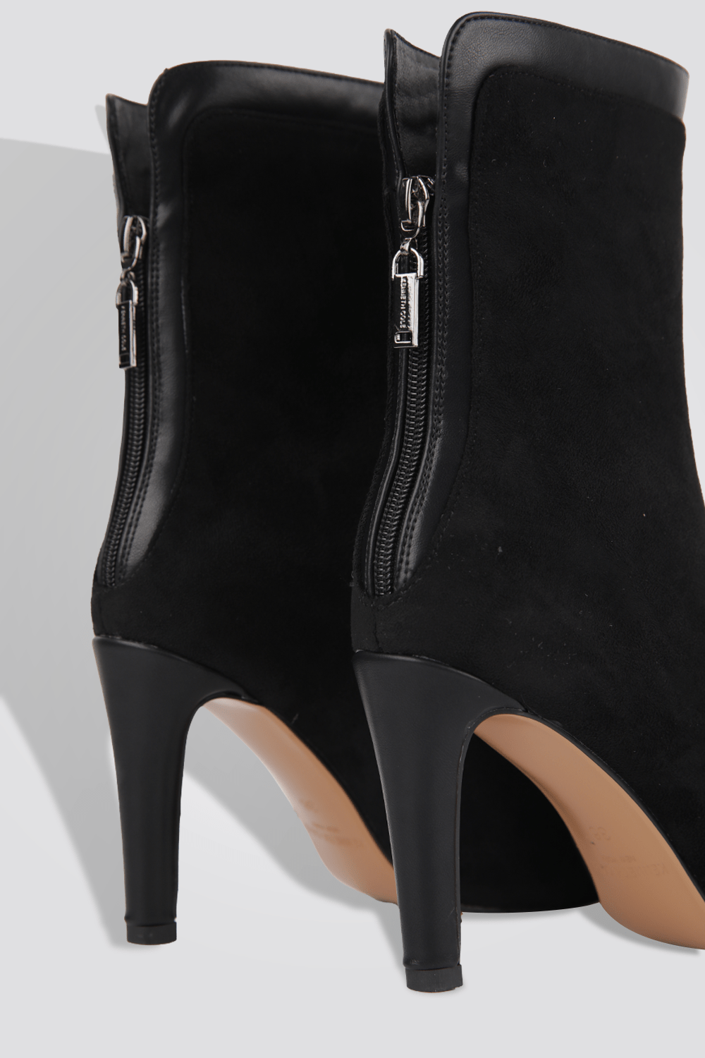 KENNETH COLE - מגפון עקב לנשים בצבע שחור - MASHBIR//365
