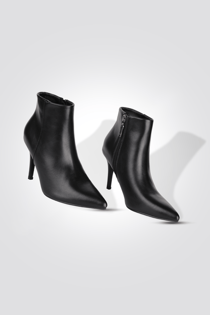 KENNETH COLE - מגפון עקב שפיץ בצבע שחור - MASHBIR//365