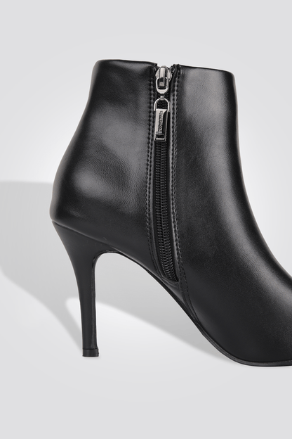 KENNETH COLE - מגפון עקב שפיץ בצבע שחור - MASHBIR//365