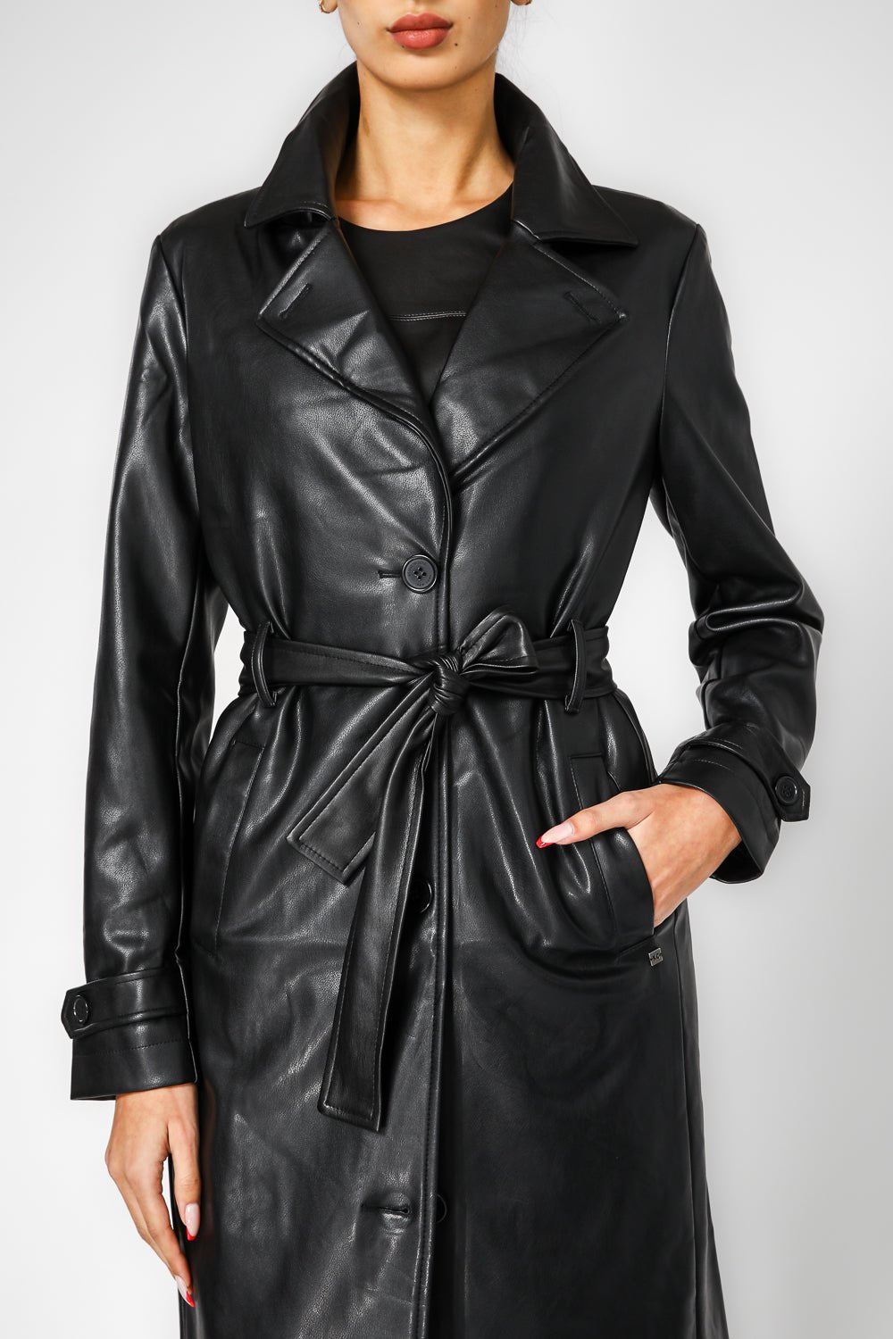 KENNETH COLE - מעיל טרנץ דמוי עור שחור - MASHBIR//365