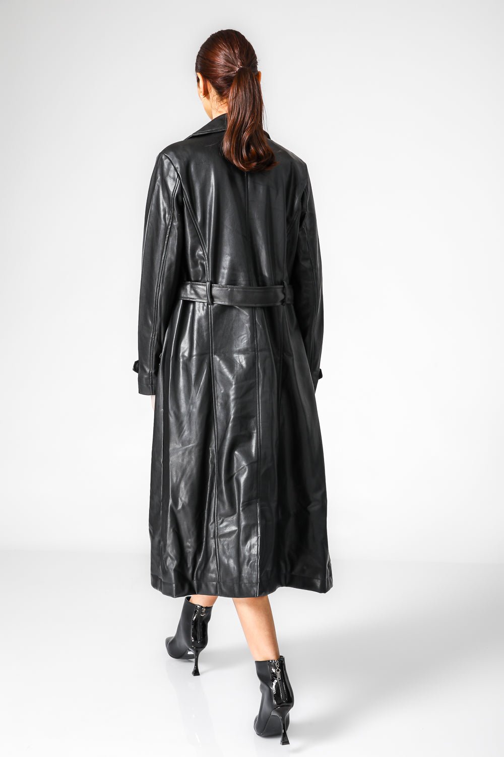 KENNETH COLE - מעיל טרנץ דמוי עור שחור - MASHBIR//365