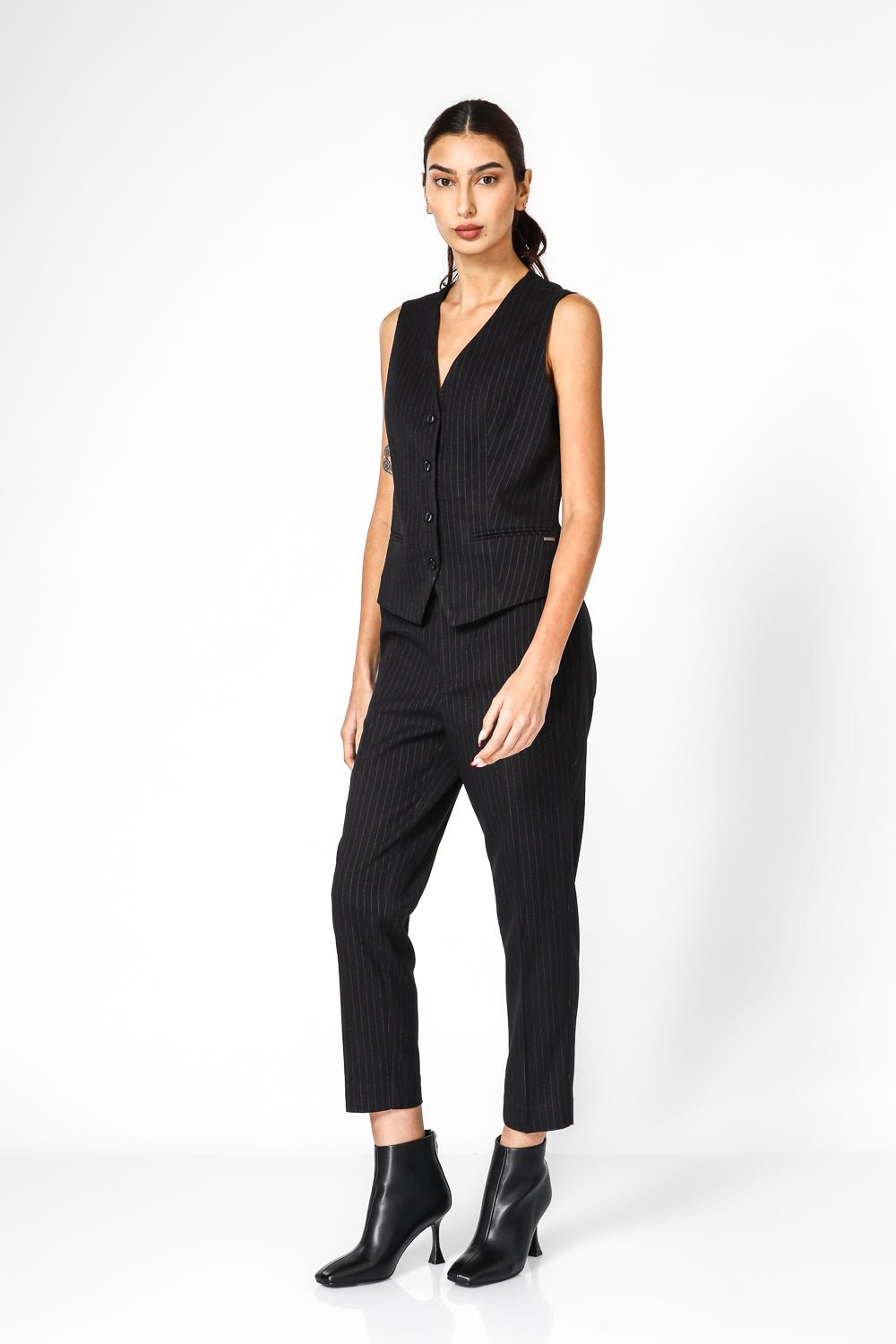 מכנס אלגנט פס סיכה שחור לנשים | קנת קול