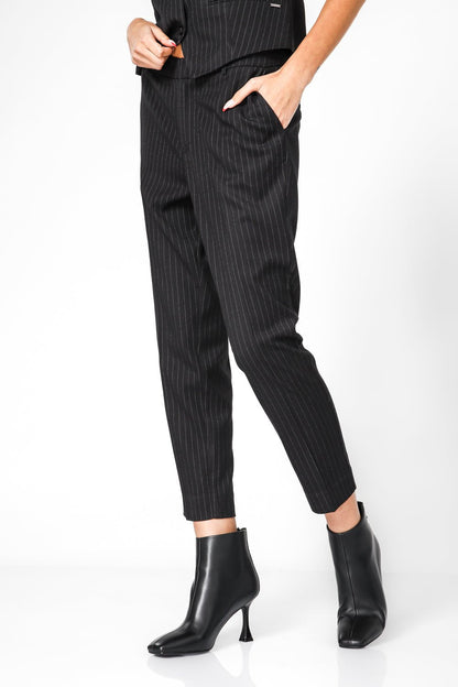 מכנס אלגנט פס סיכה שחור לנשים | קנת קול