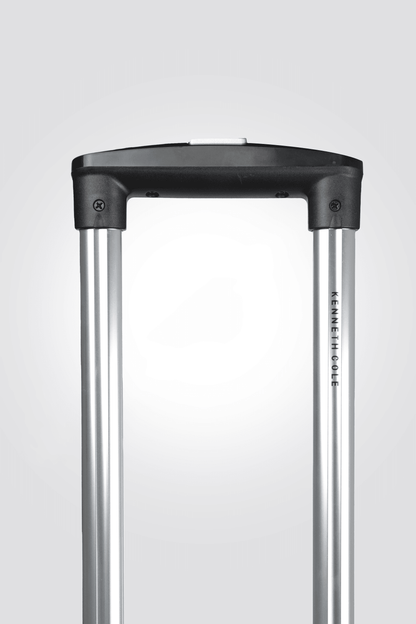 KENNETH COLE - מזוודה קשיחה בינונית 24" SOHO בצבע אפור - MASHBIR//365