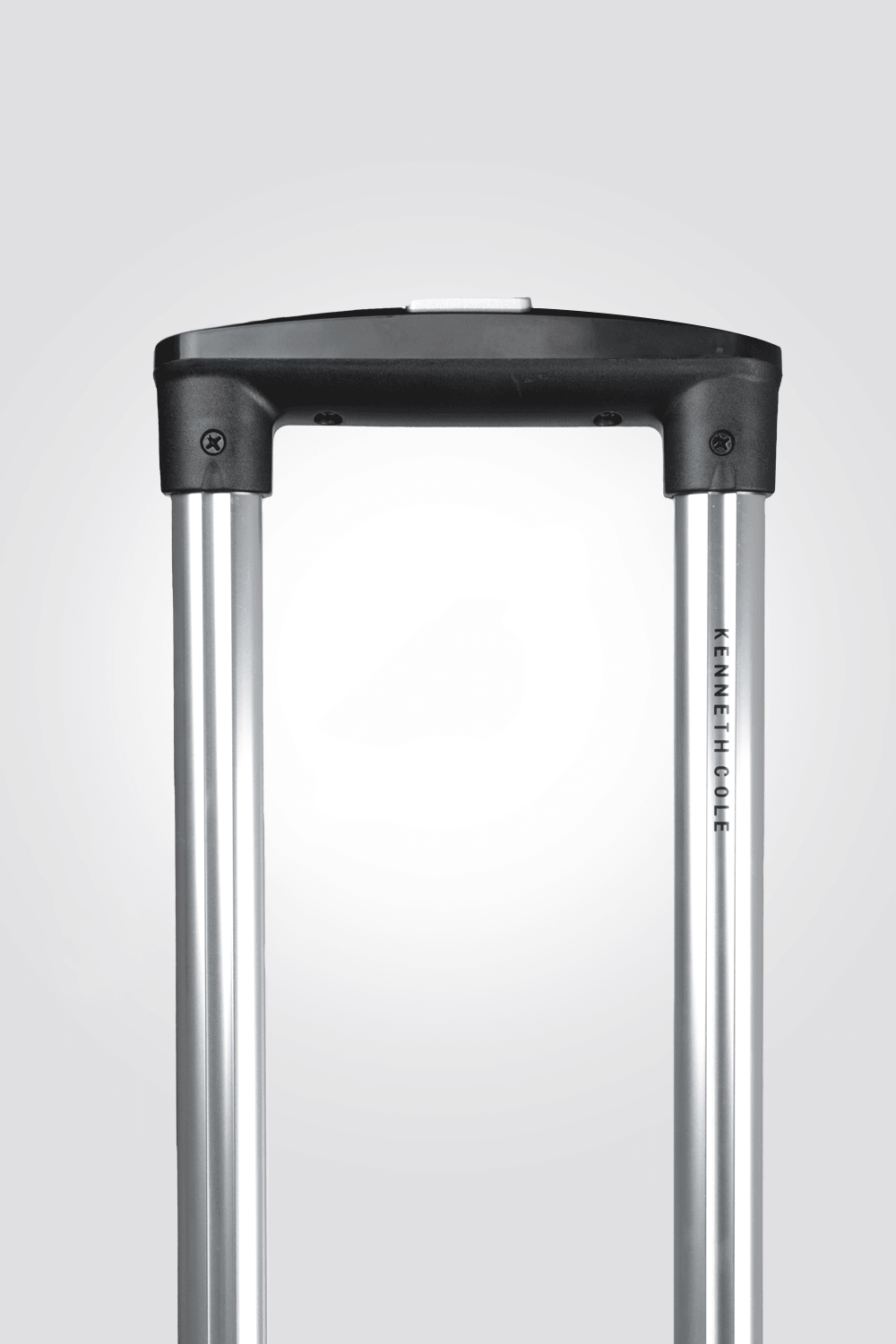 KENNETH COLE - מזוודה קשיחה בינונית 24" SOHO בצבע שחור - MASHBIR//365