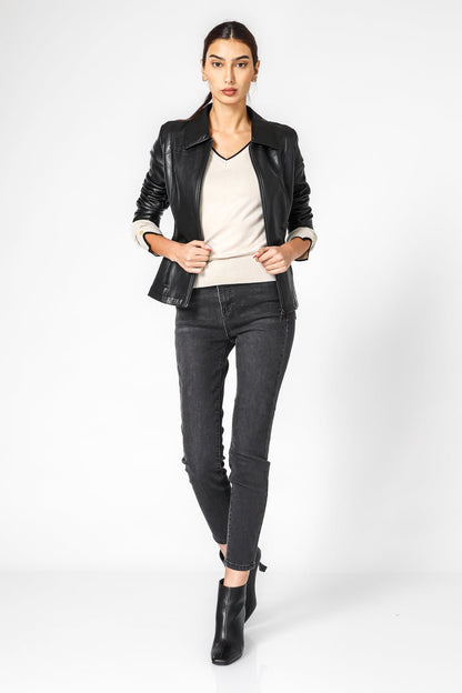  סריג קלאסי עם מפתח וי לנשים בצבע קרם | קנת קול