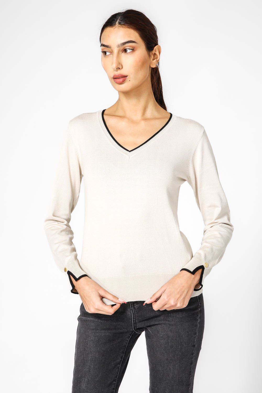  סריג קלאסי עם מפתח וי לנשים בצבע קרם | קנת קול