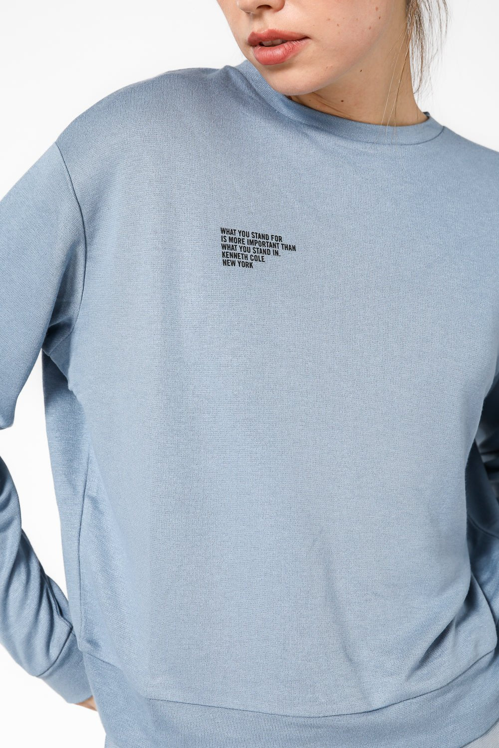 KENNETH COLE - סווטשירט לאונג' עם כיתוב לוגו בצבע כחול - MASHBIR//365