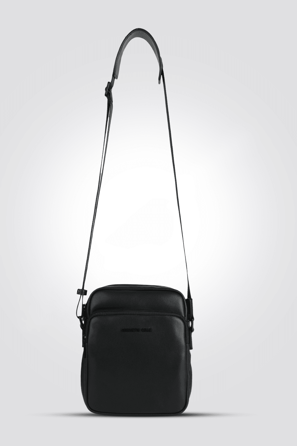 KENNETH COLE - תיק צד עור לגבר בצבע שחור - MASHBIR//365